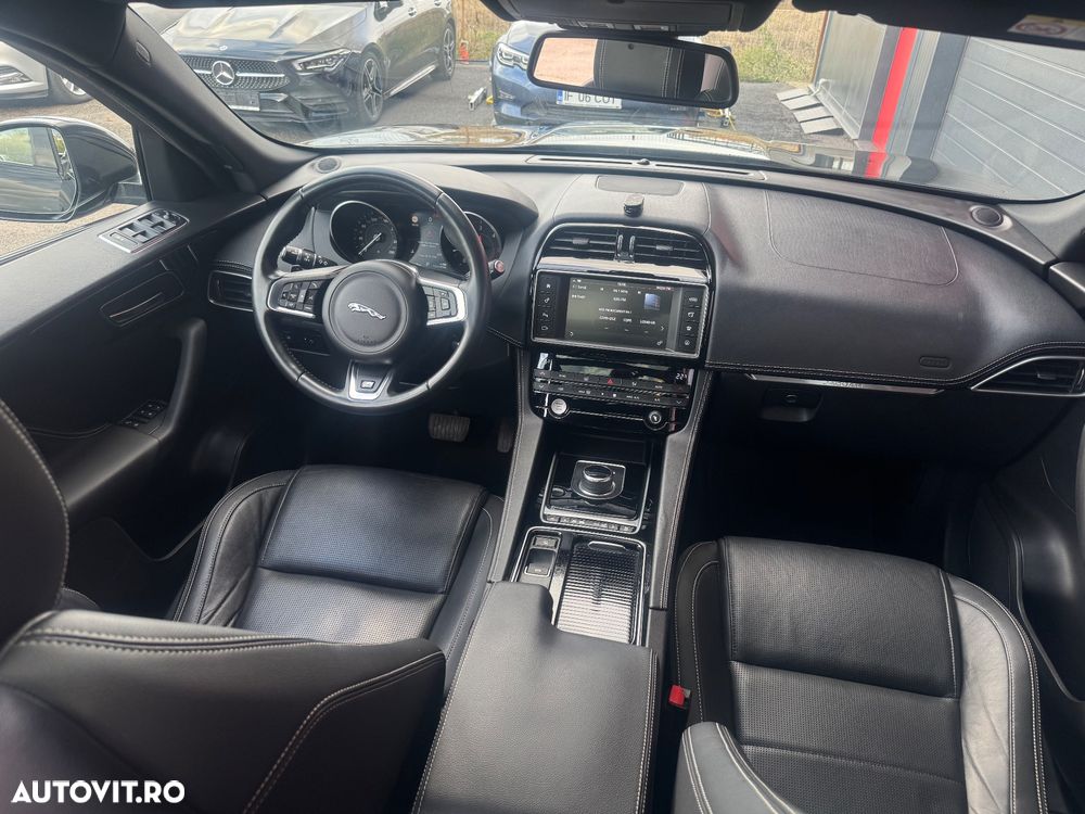 Jaguar F-Pace 20d Aut. R-Sport - 18