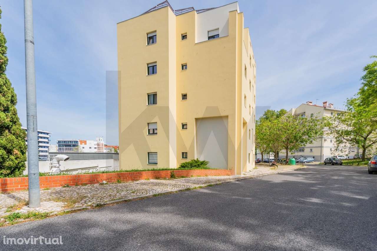 T1 luminoso com arrecadação nos Olivais - Grande imagem: 3/15