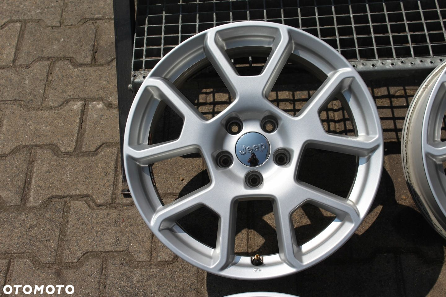 JEEP COMPASS RENEGADE 17cali 5x110 ET40 7J TPMS - 3