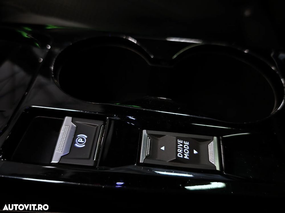 Peugeot 2008 PureTech 130 EAT8 GT - 19
