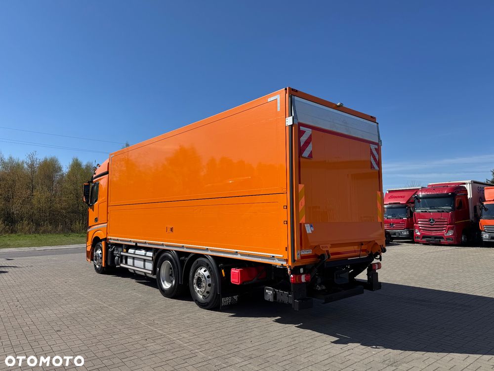 Mercedes-Benz Actros - 8