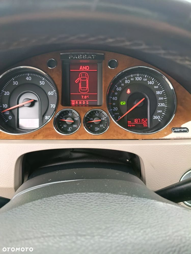 Volkswagen Passat 3.2 V6 FSI 4Motion DSG Highline - 16