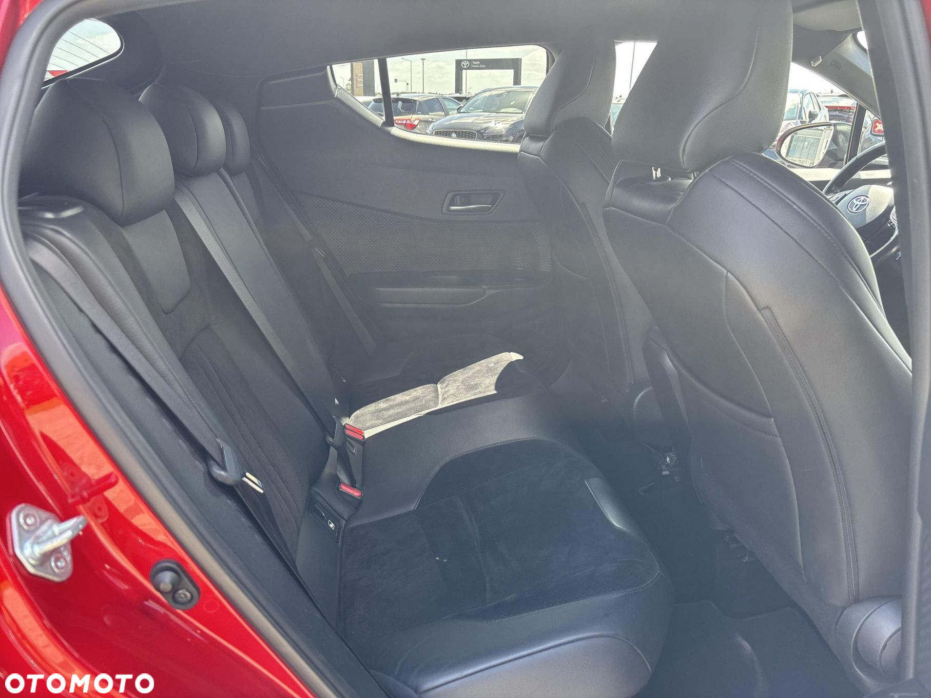 Toyota C-HR - 12