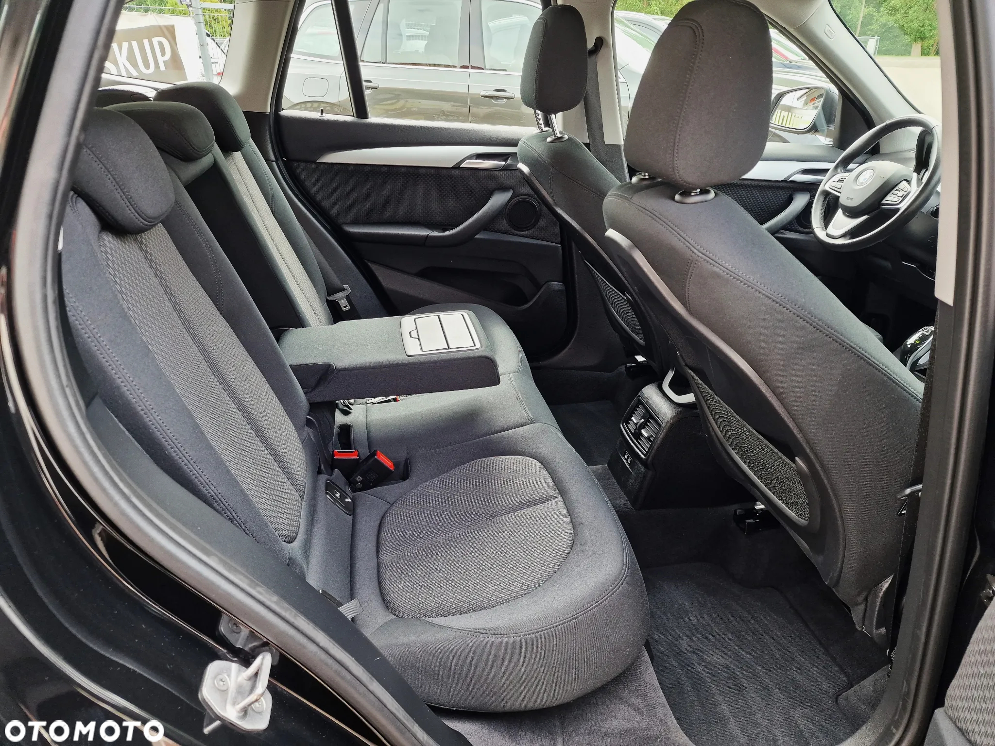 BMW X1 sDrive20i - 20