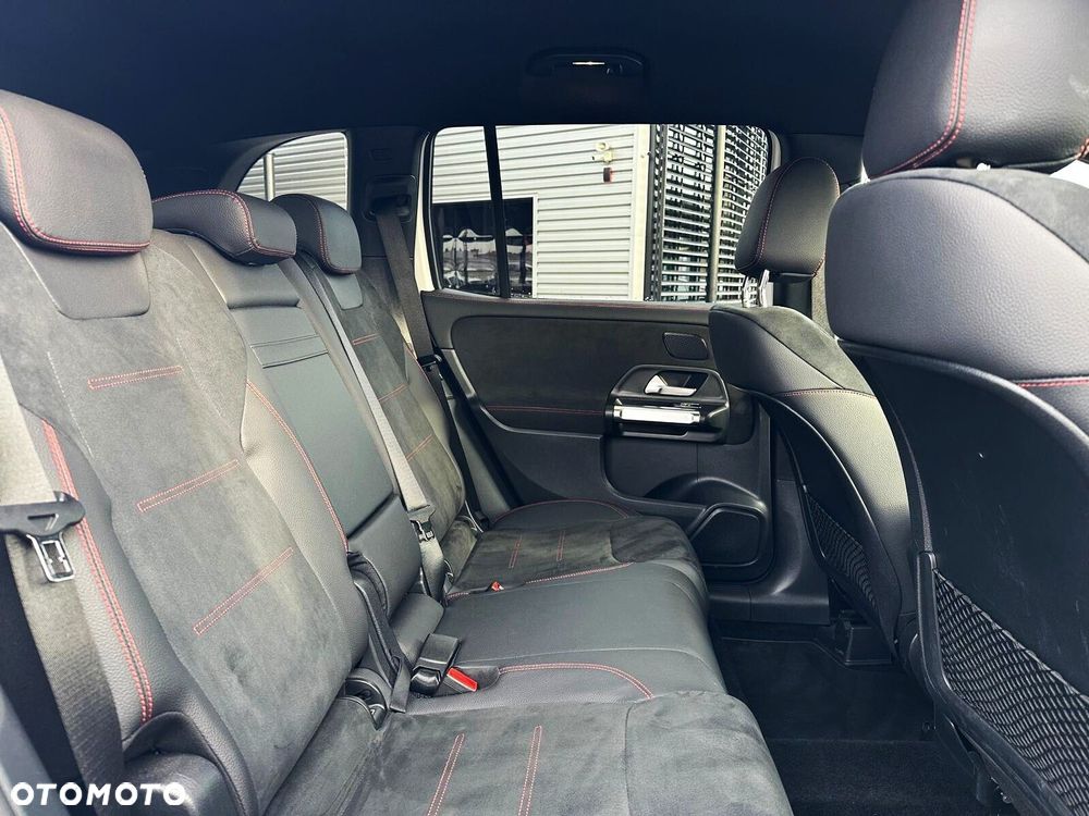 Mercedes-Benz GLB - 15