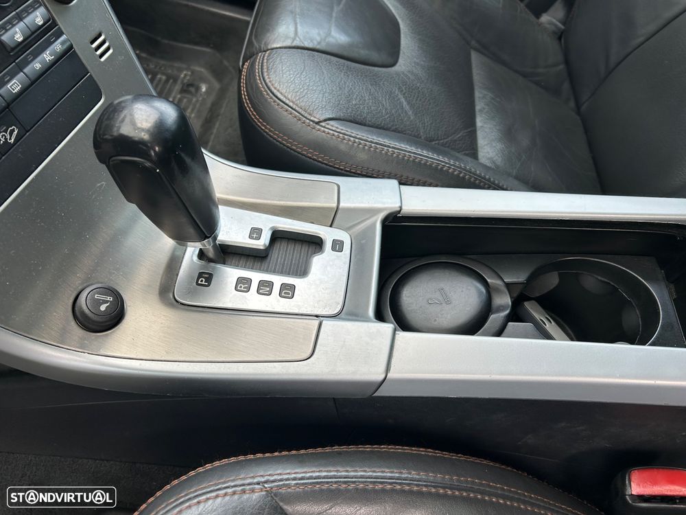 Volvo XC 60 D5 Momentum Geartronic - 6