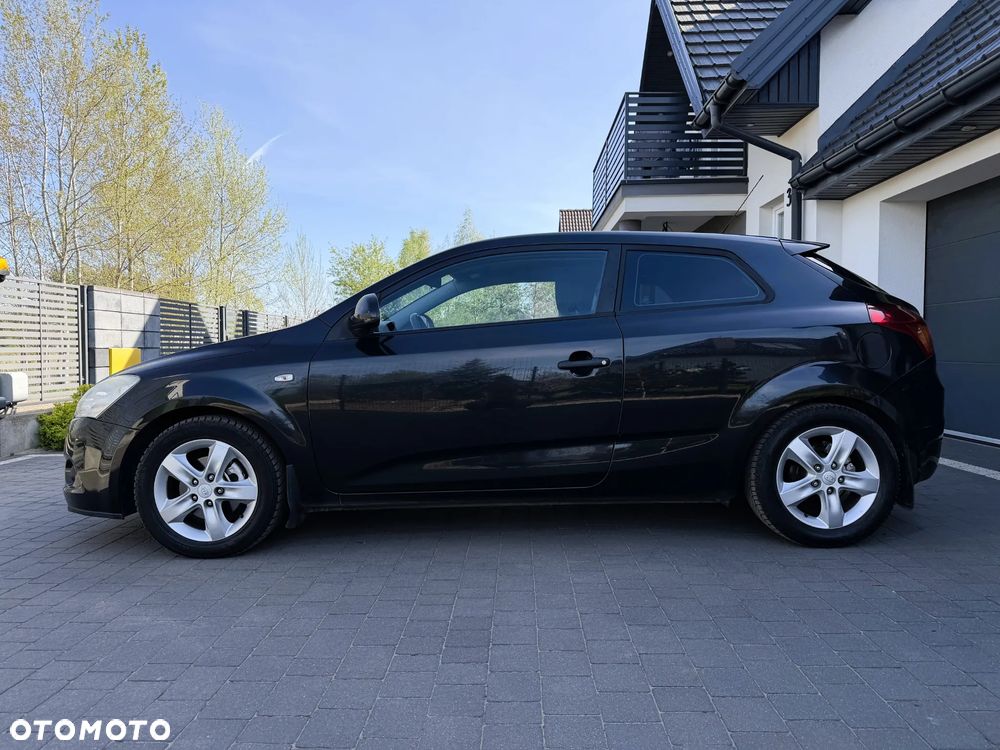 Kia Ceed - 32