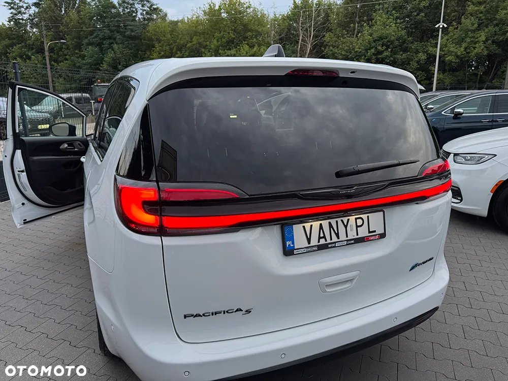 Chrysler Pacifica - 21
