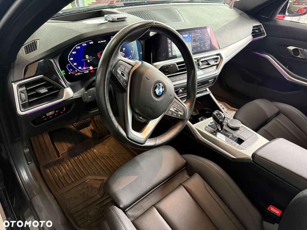 BMW Seria 3 330i Luxury Line sport - 12