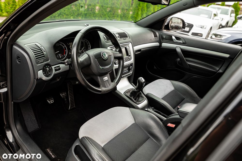 Skoda Octavia 2.0 TSI RS - 17