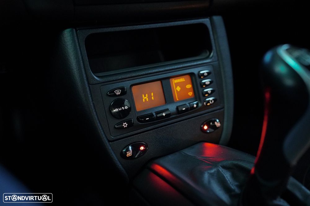 Porsche 911 (996) Carrera Cabrio - 32