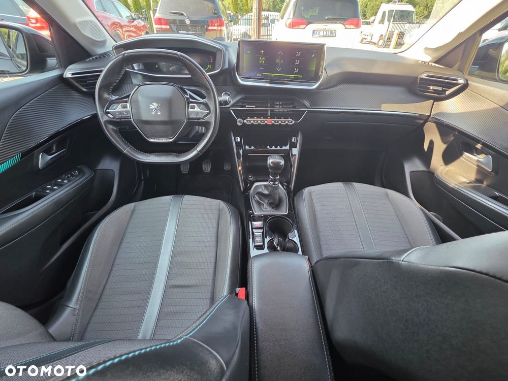 Peugeot 208 - 16