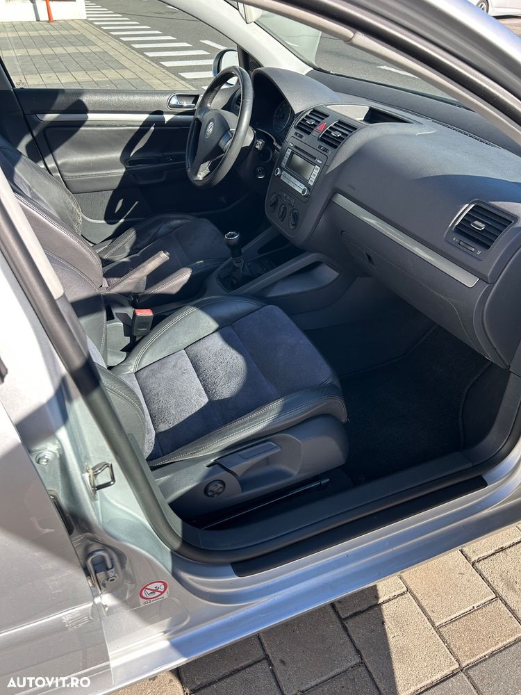 Volkswagen Golf 1.6 FSI Sportline - 21