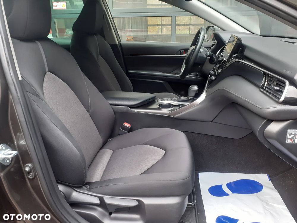 Toyota Camry - 25