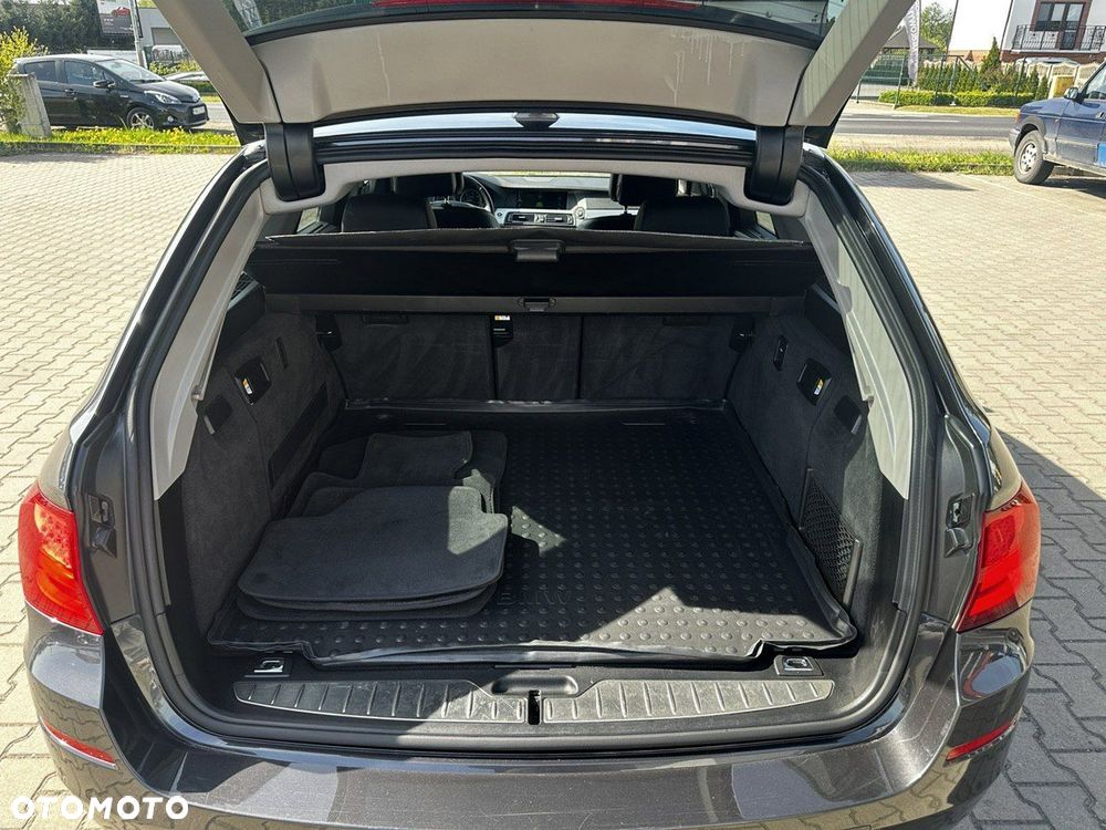 BMW Seria 5 530d Touring - 13
