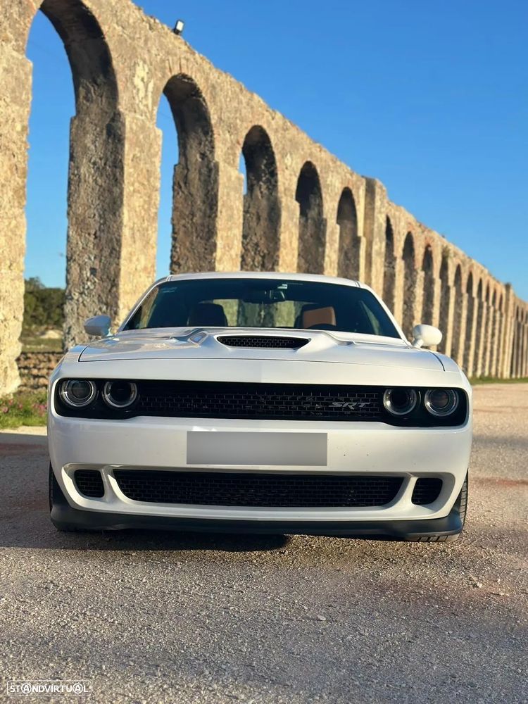 Dodge Challenger Auto SRT Hellcat - 4