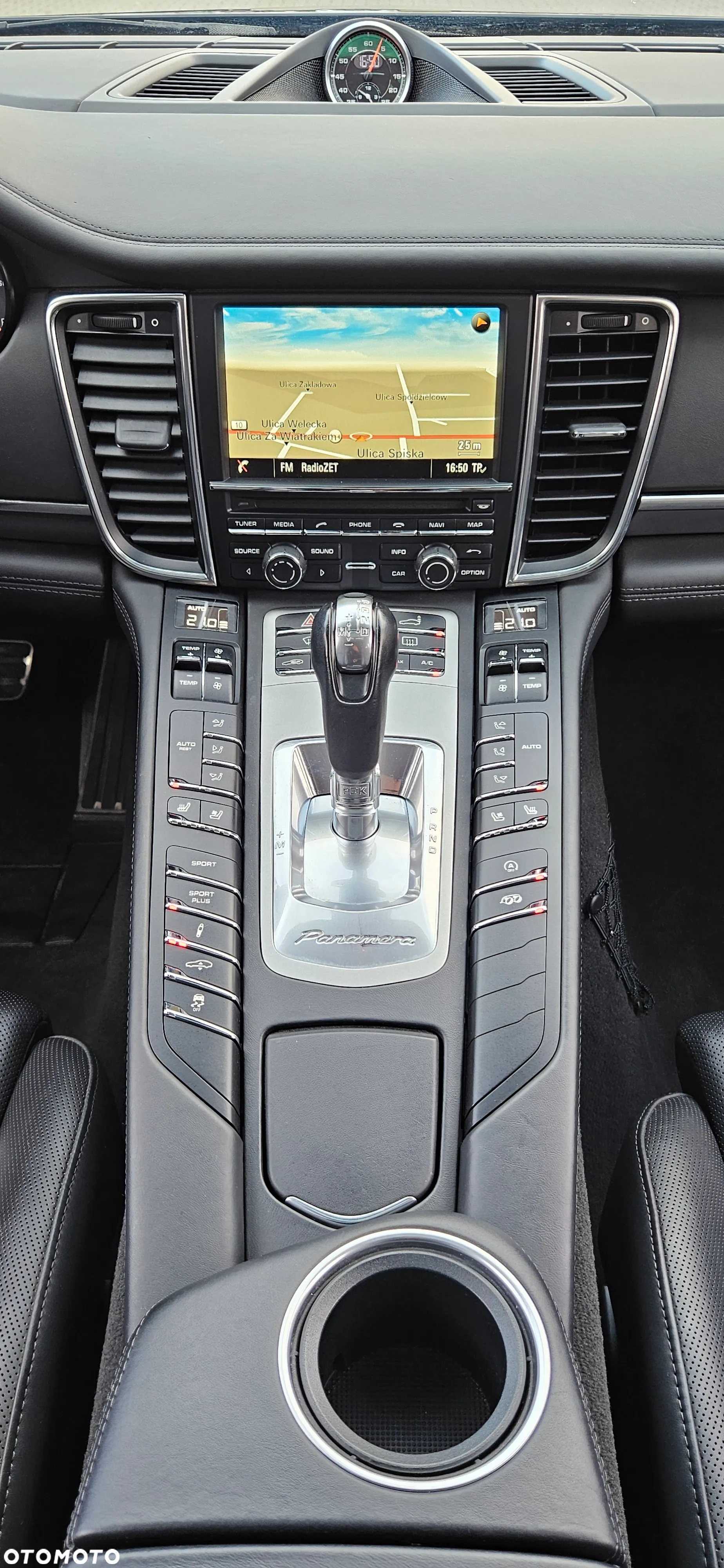 Porsche Panamera Turbo PDK - 23
