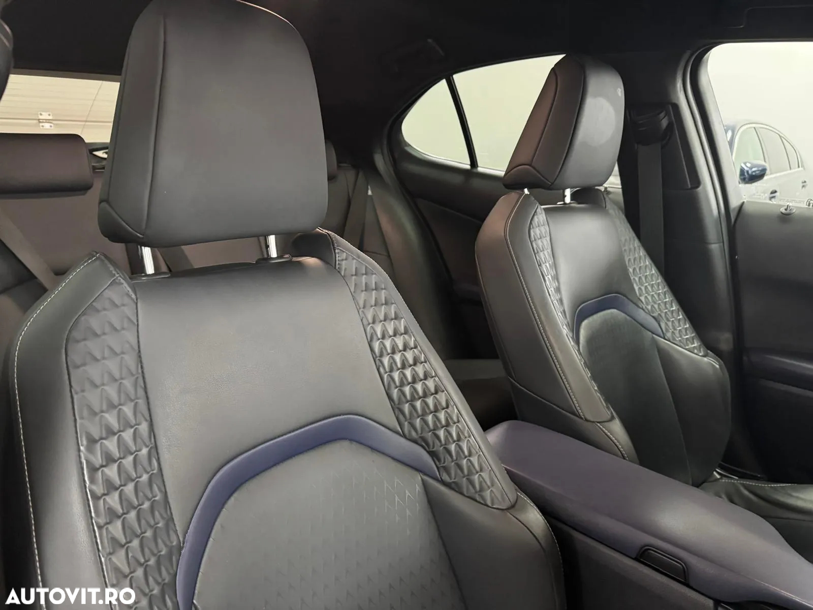 Lexus UX 250h 2.0L HEV 20H- (178 HP) 4X4 CVT Special Edition - 5