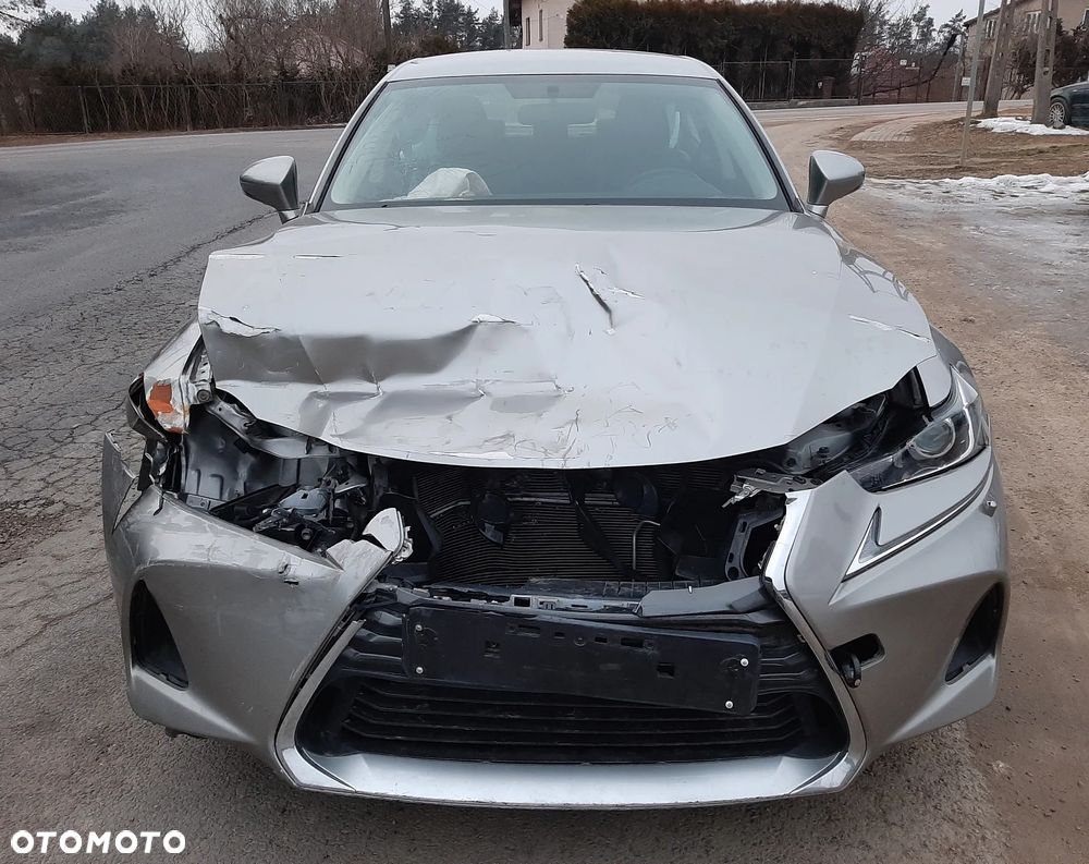 Lexus IS 300h Comfort - 8