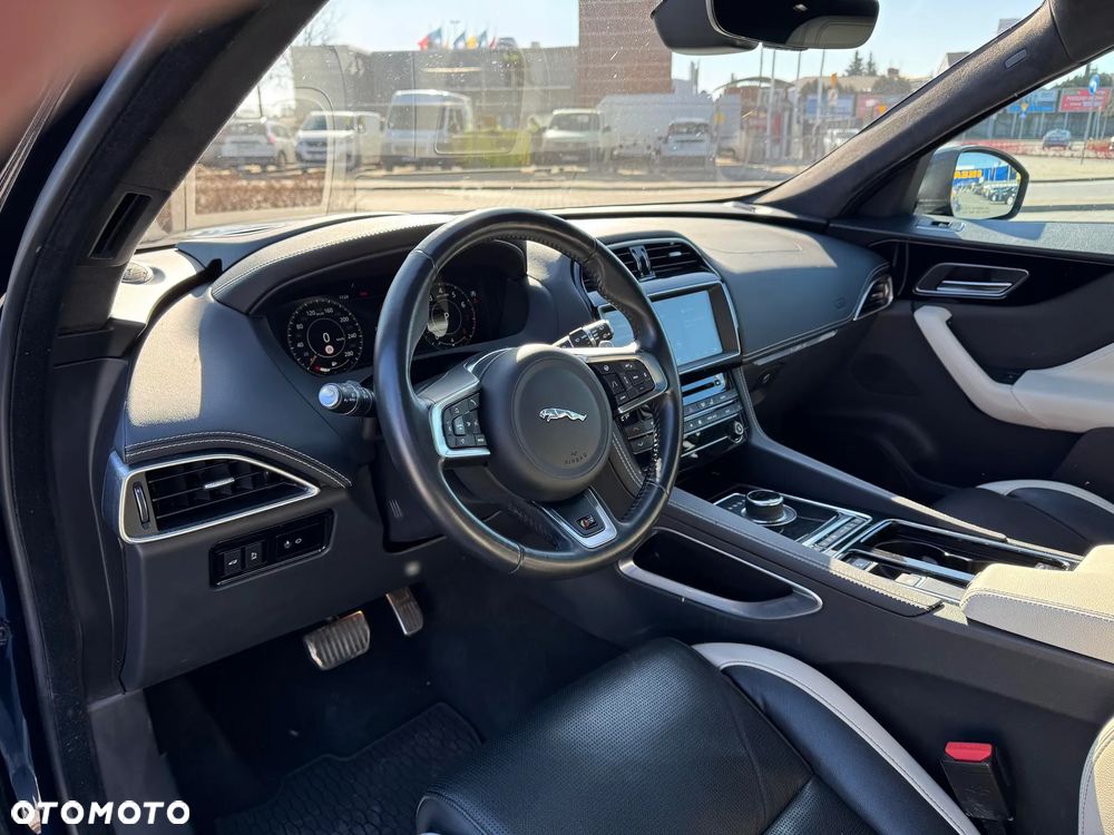 Jaguar F-Pace 3.0 V6 AWD S - 26