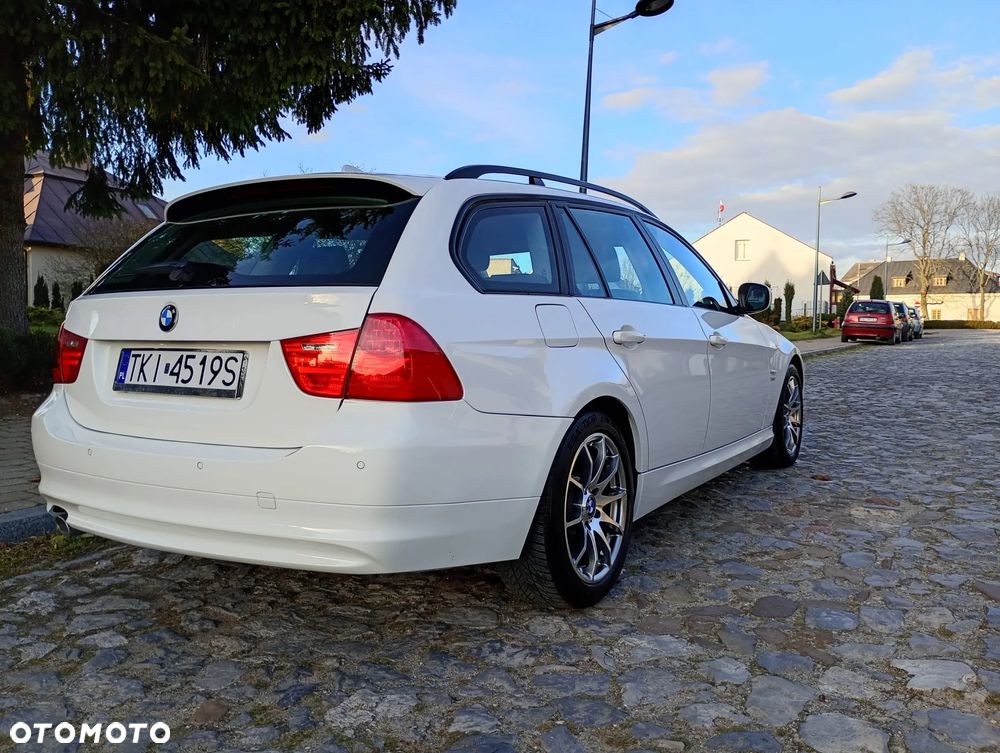 BMW Seria 3 320d xDrive DPF Touring - 15