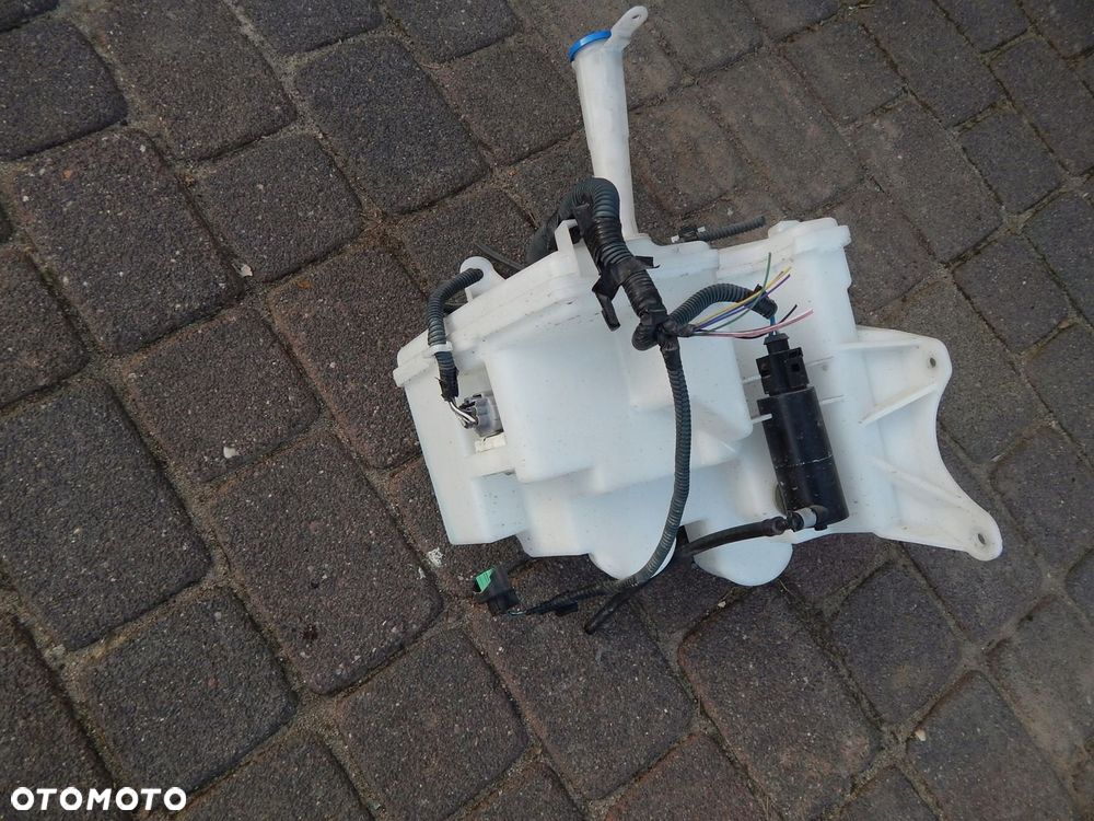 ZBIORNICZEK POD XENON TOYOTA AUTIS II 2013 - 3