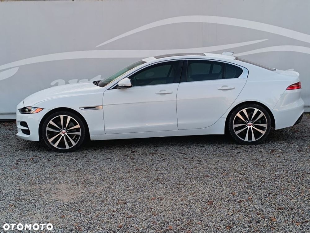 Jaguar XE - 17