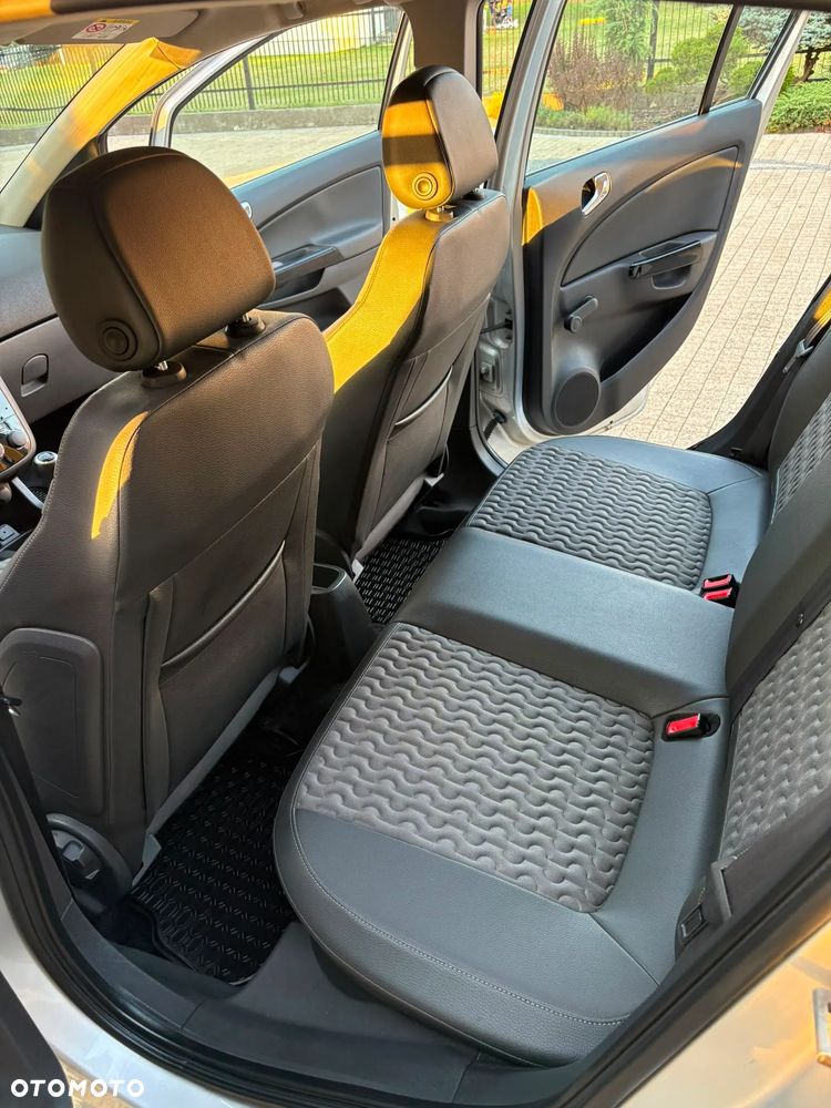 Opel Corsa 1.4 16V Cosmo - 9