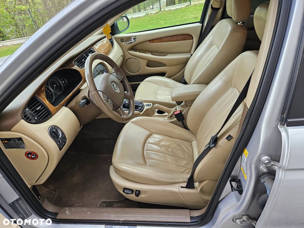 Jaguar X-Type 2.0 - 11