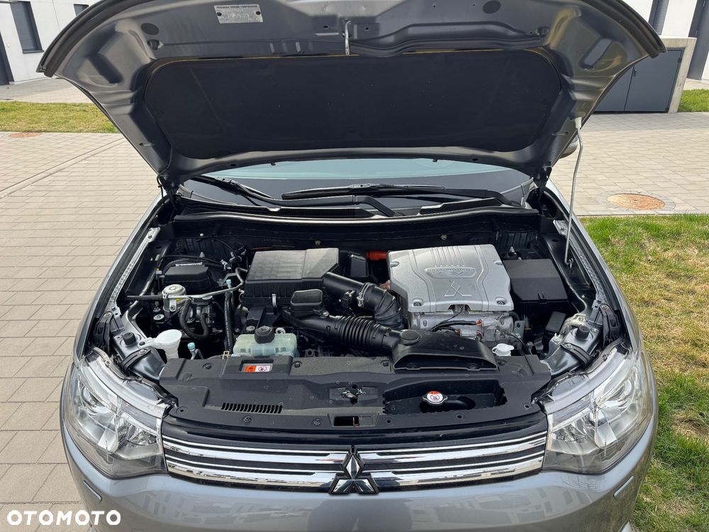 Mitsubishi Outlander 2.0 4WD Plus - 6