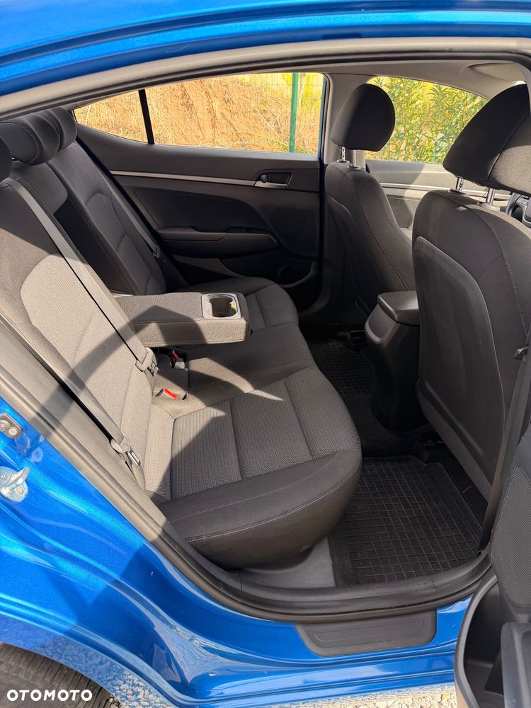 Hyundai Elantra 1.6 CRDi Comfort - 17