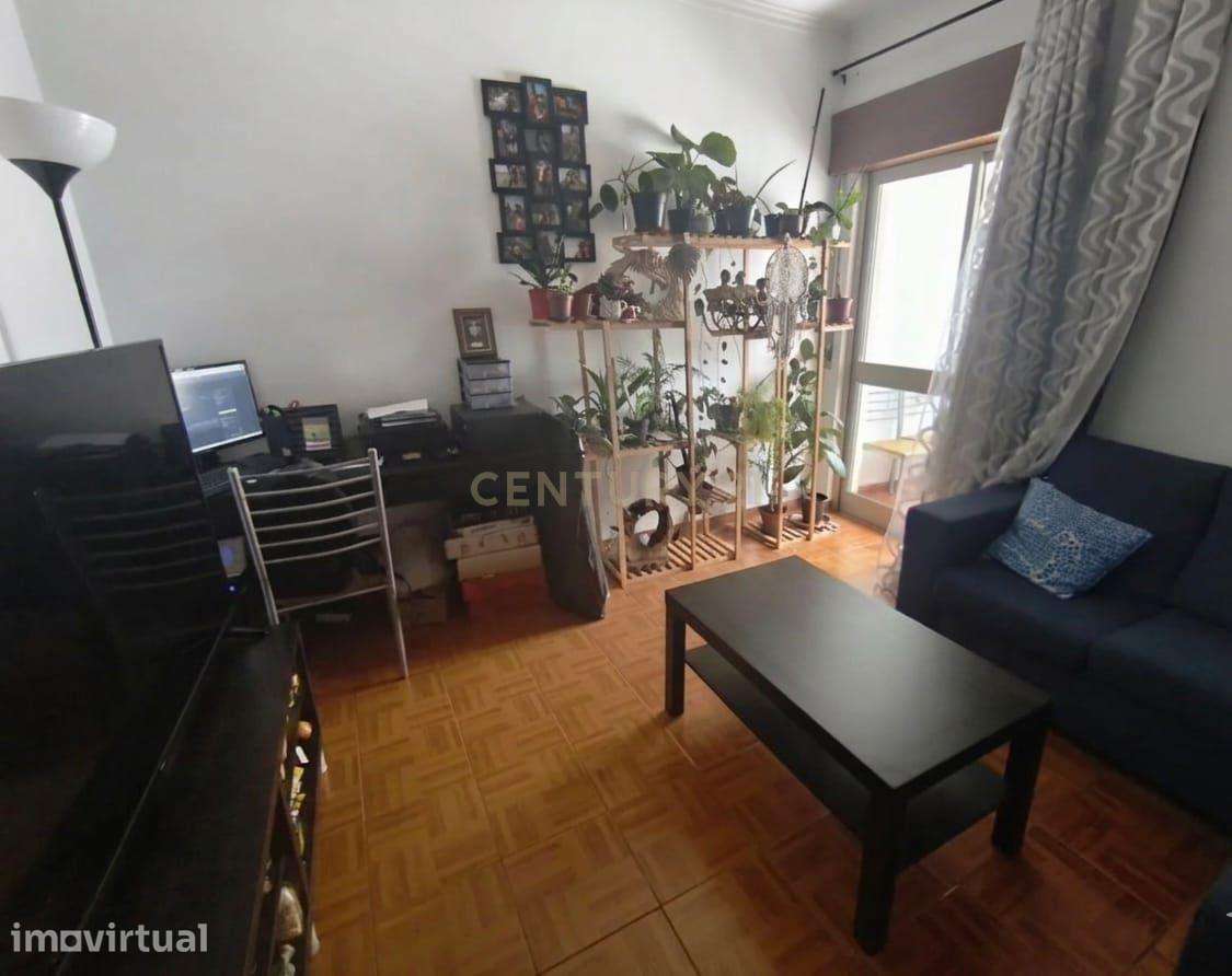 T1 com excelentes áreas, varandas e arrecadação – Forte da Casa - Grande imagem: 3/21
