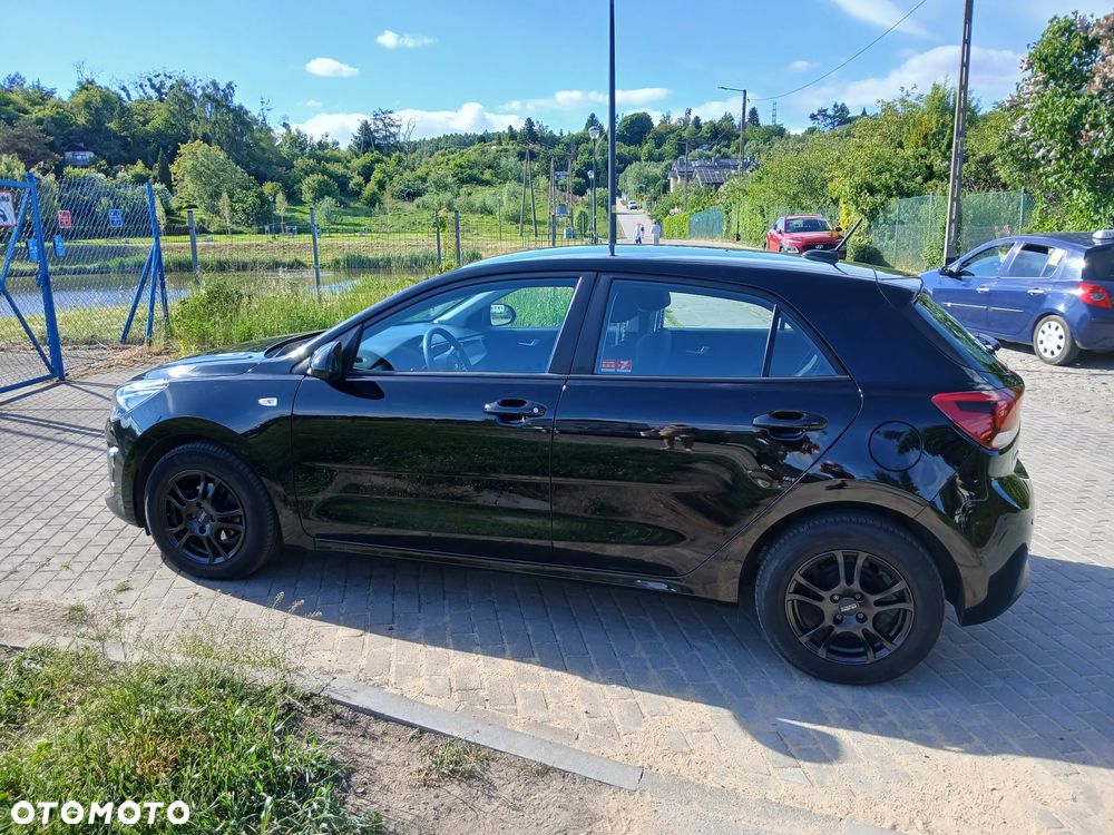 Kia Rio 1.2 L - 2