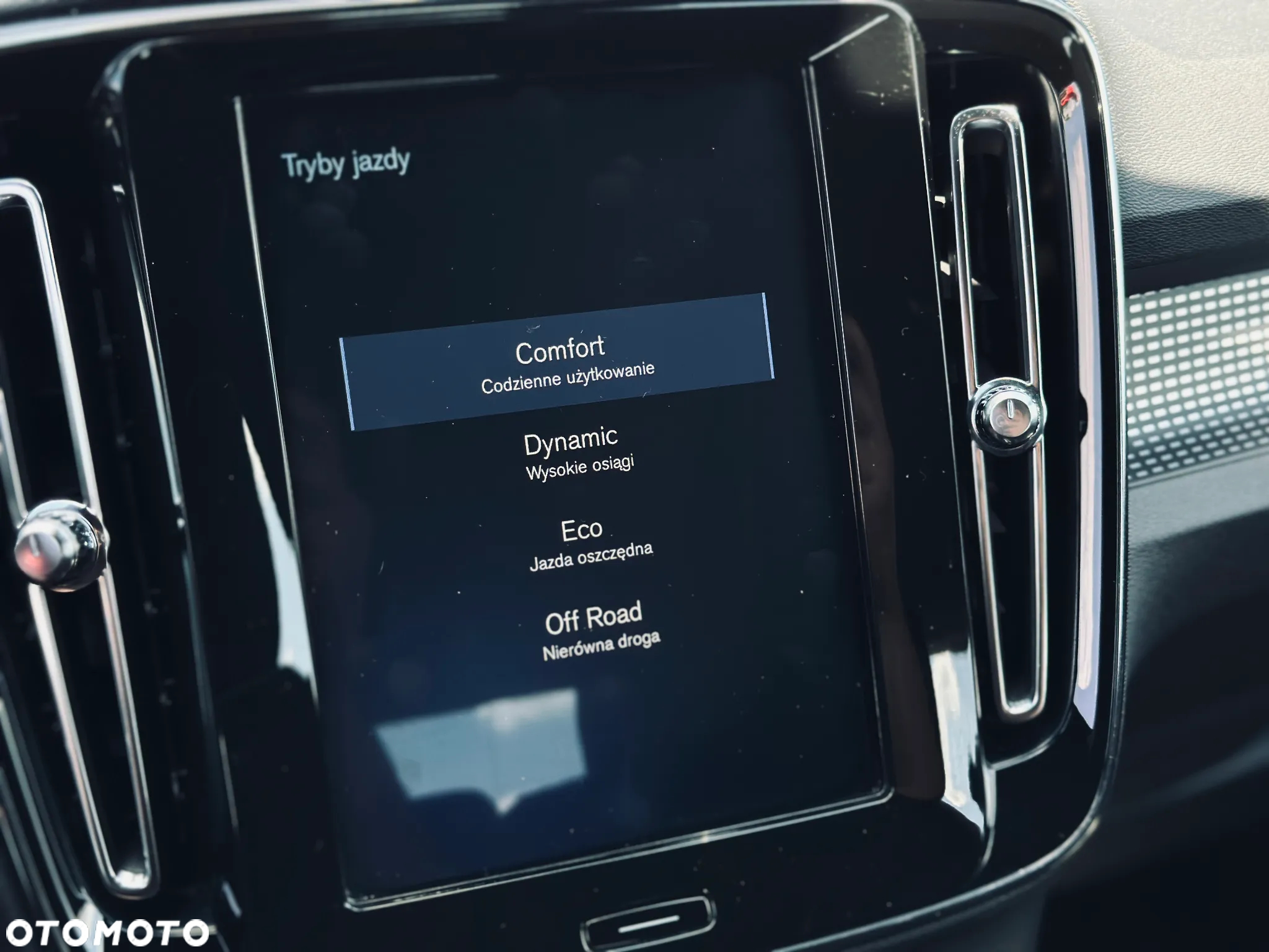 Volvo XC 40 D4 AWD Geartronic R-Design - 38