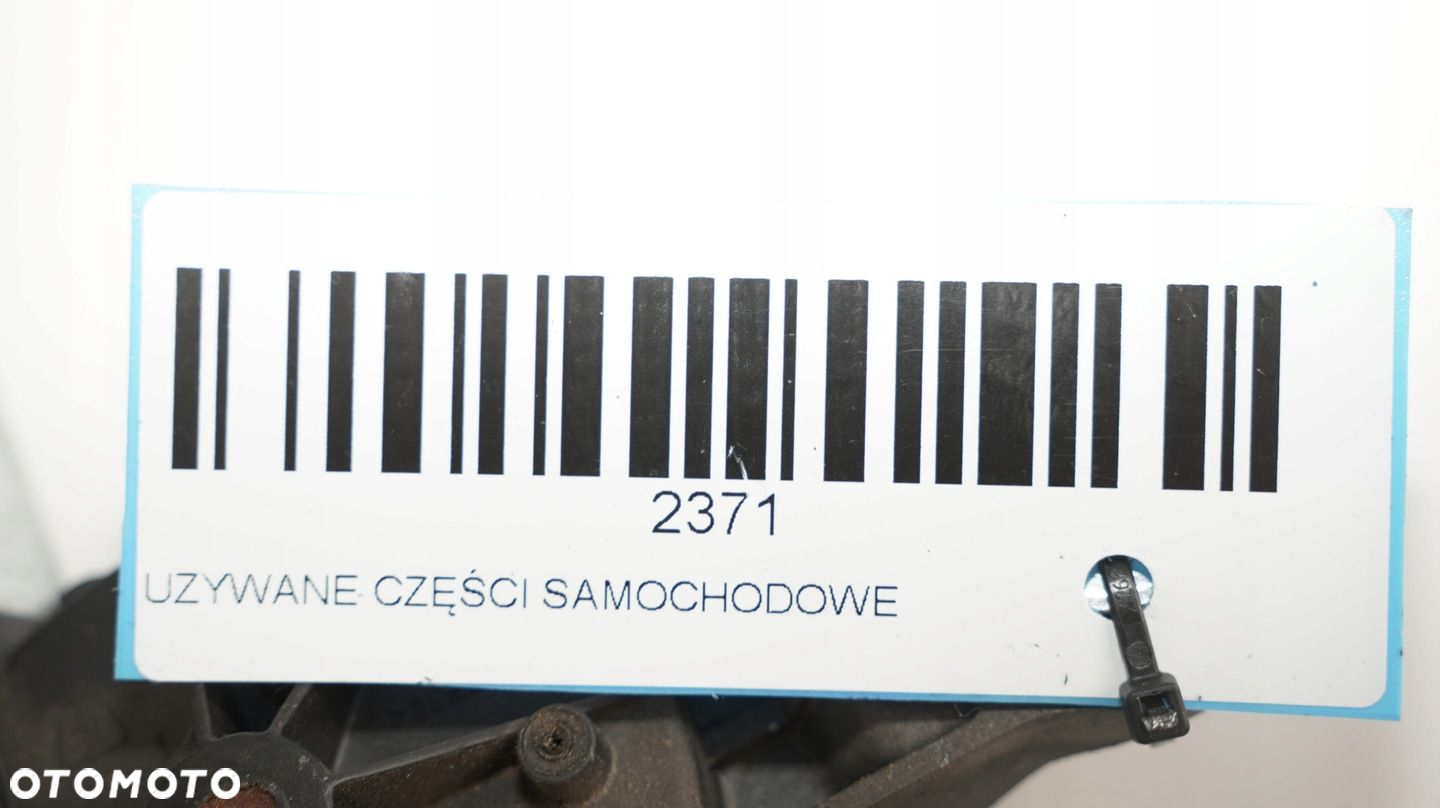 SILNICZEK WYCIERACZKI TYŁ VW PASSAT B7 KOMBI 10-14R - 2