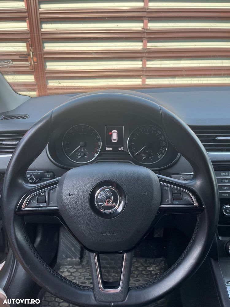 Skoda Octavia 1.6 TDI DSG Style - 10
