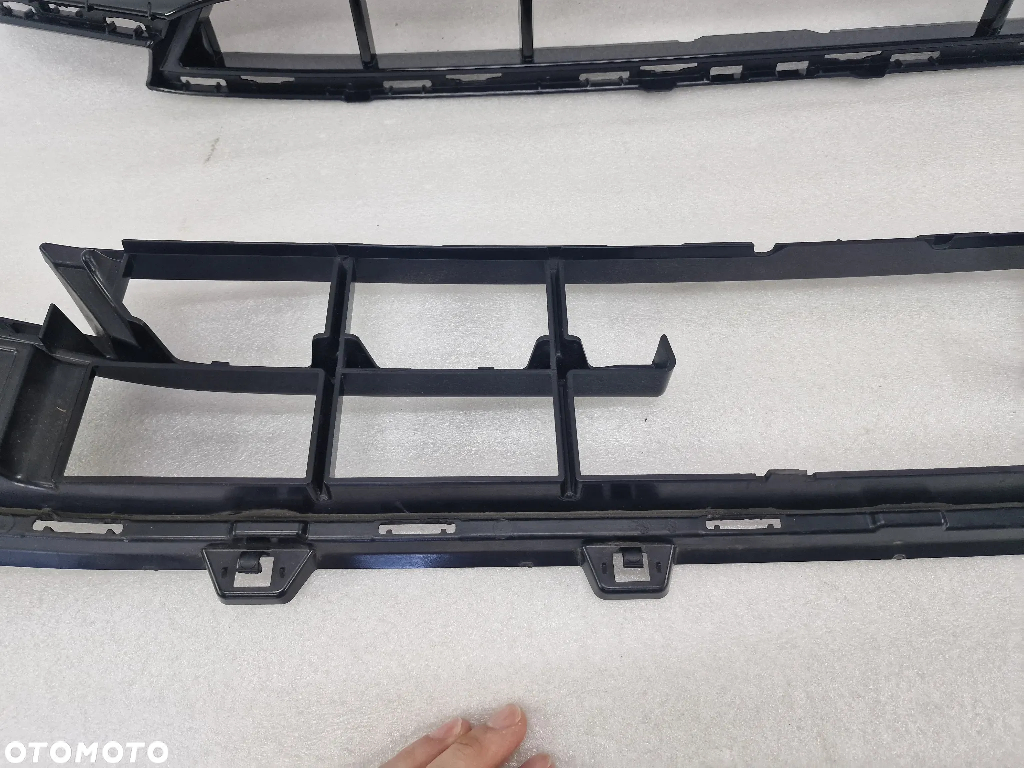 BMW 1 F40 SPORT 19- KRATKA ŚRODKOWA ZDERZAKA PRZEDNIEGO PRZÓD , NR 511117462937 / 17462937 / 211636 / 51117462936 / 7462936 ,  NR AUKCJI KR412 - 10