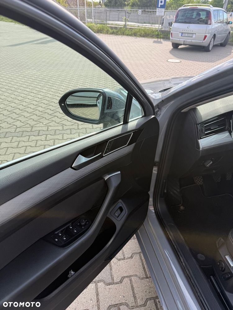 Volkswagen Passat Variant 2.0 TDI EVO Business - 25