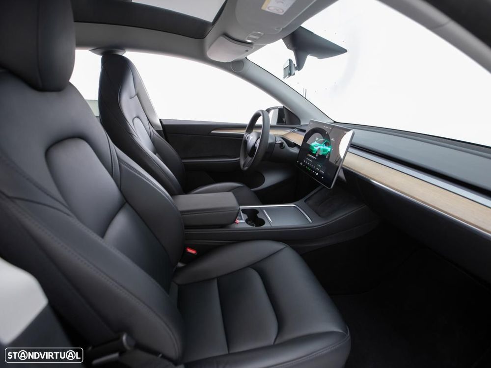 Tesla Model Y Performance Dual Motor AWD - 11