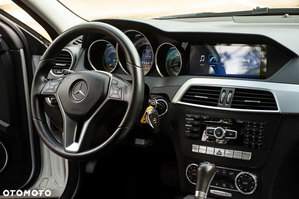 Mercedes-Benz Klasa C 250 CGI BlueEff Avantgarde - 16