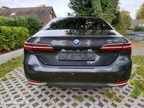 BMW i5 eDrive40 Edição Desportiva M - 12