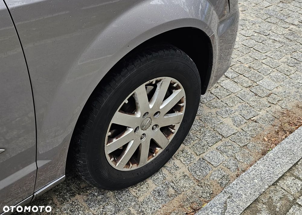 Chrysler Town & Country - 15