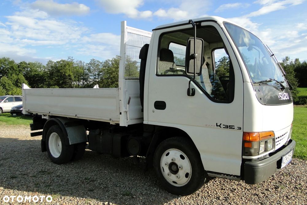 Isuzu NKR - 4