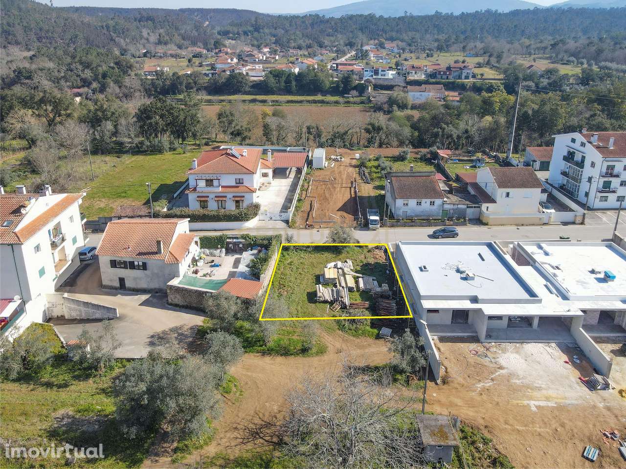 Terreno plano para construção numa localização excecional e sossegada - Grande imagem: 2/9