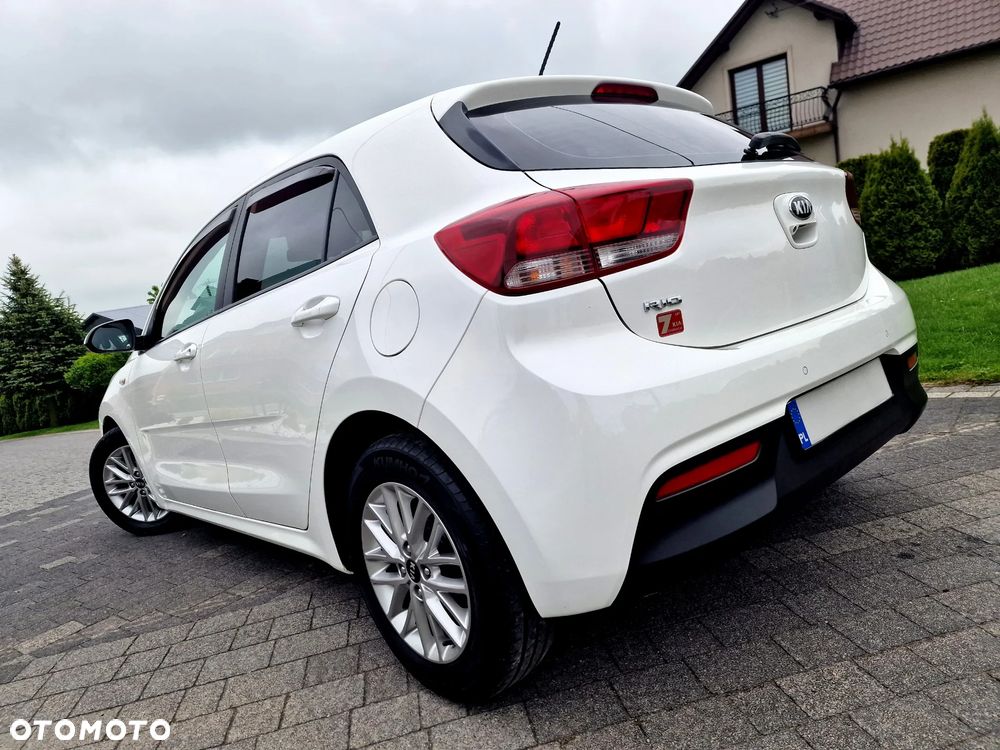 Kia Rio 1.4 L - 11