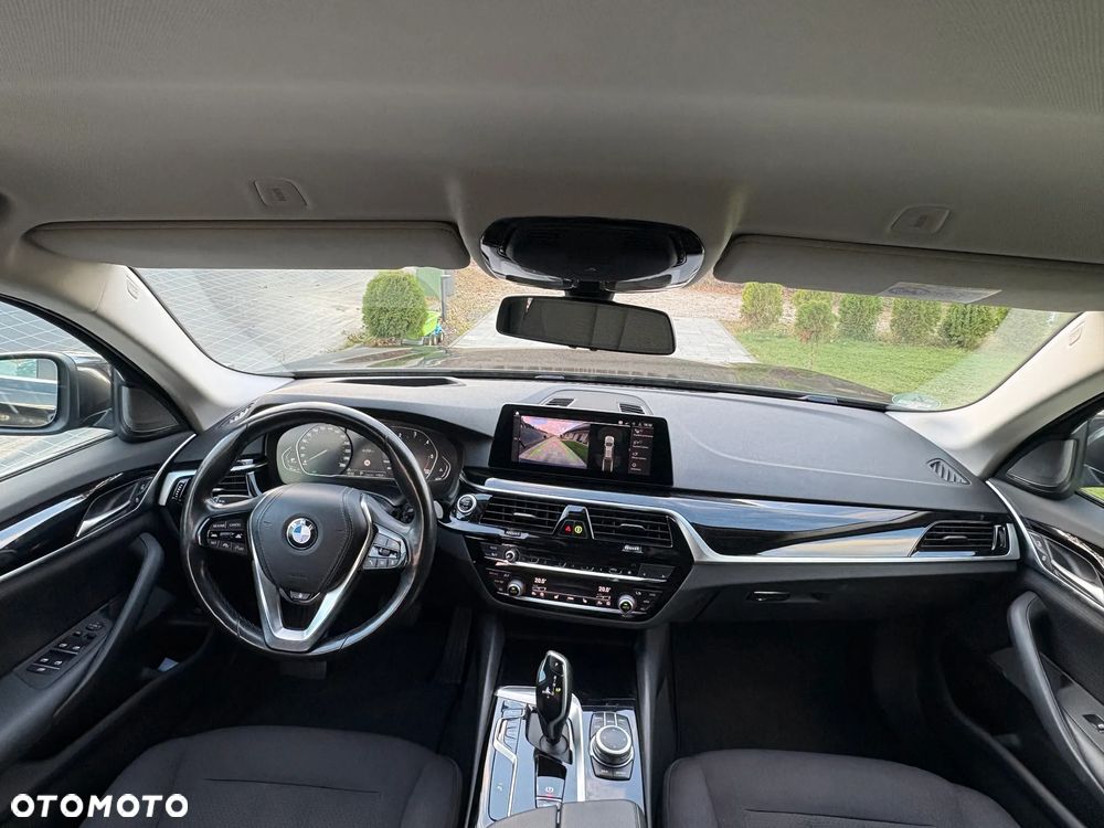 BMW Seria 5 520d Touring Luxury Line - 11