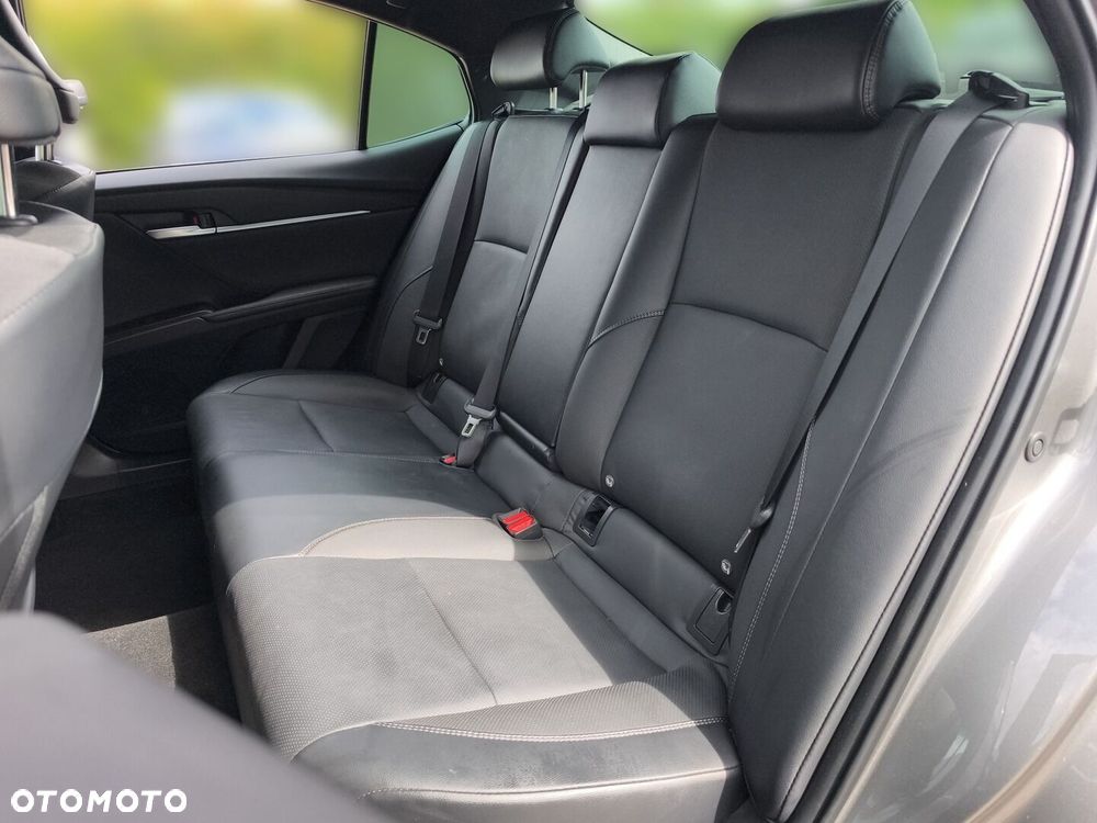 Toyota Camry - 14