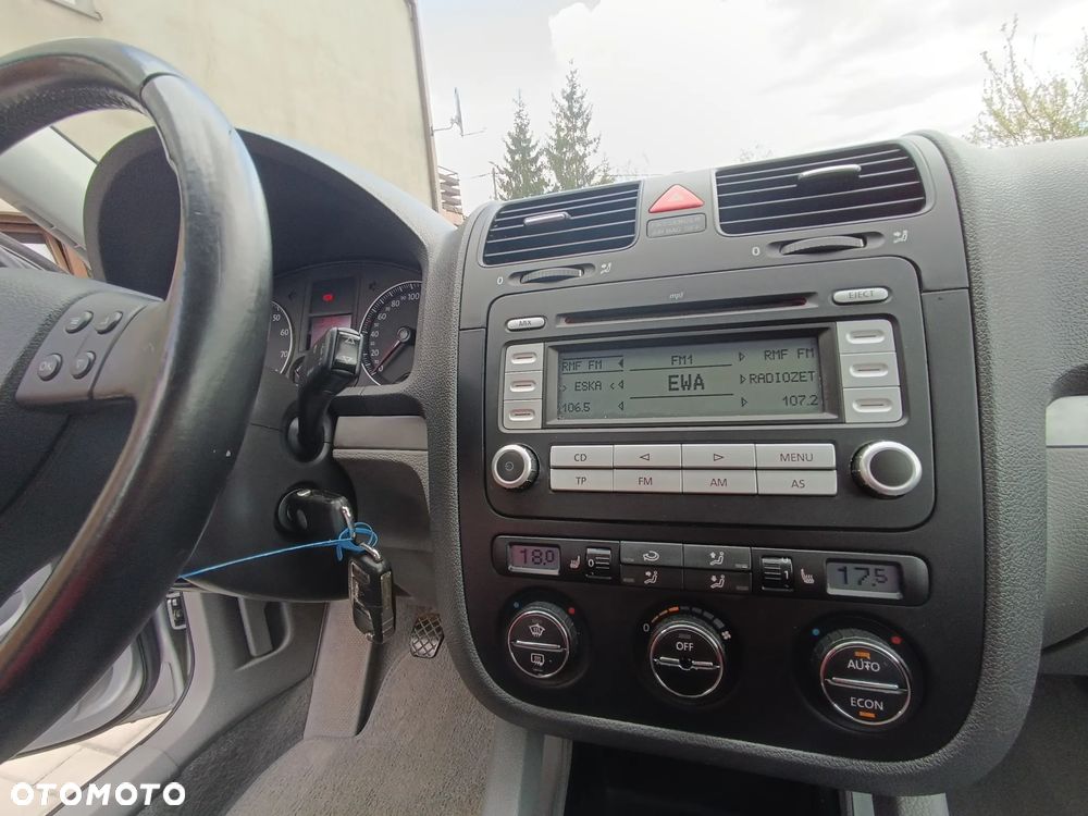 Volkswagen Golf 1.6 FSI United - 24