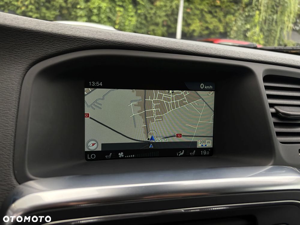 Volvo V60 D4 Geartronic Momentum - 25