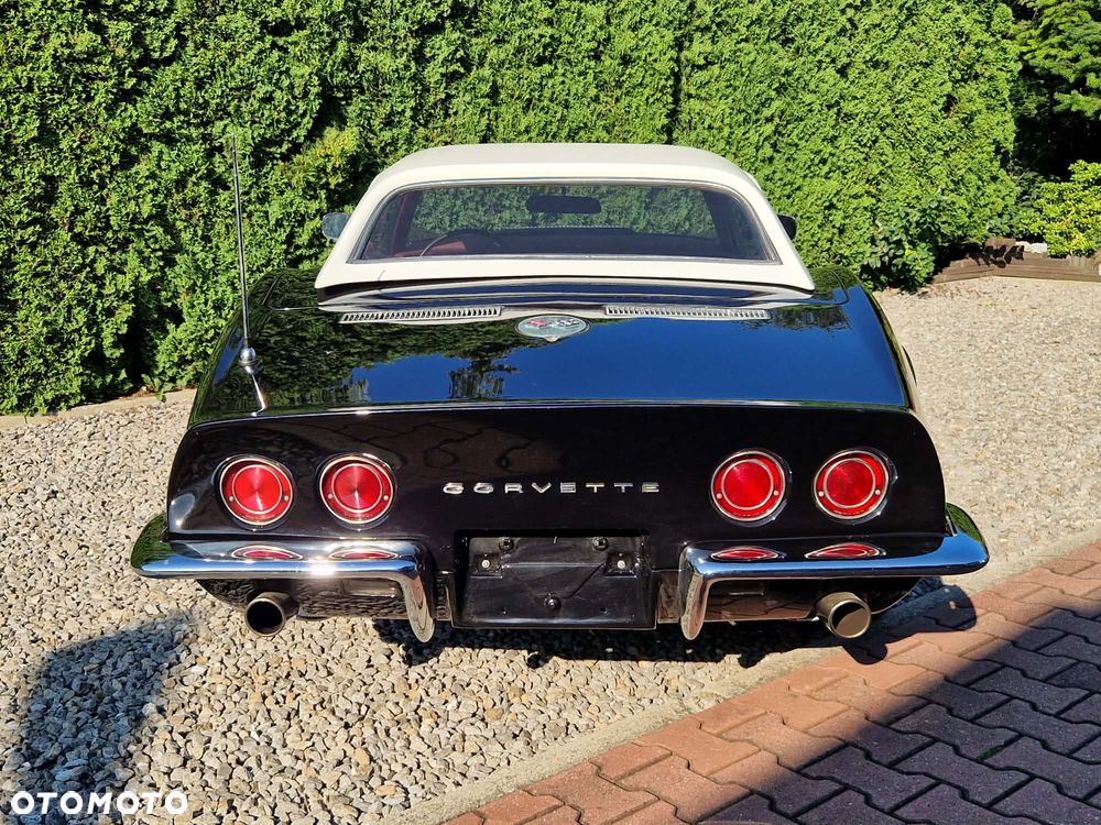 Chevrolet Corvette - 23